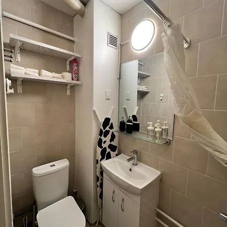 Comfort Cozy Near Airport Apartmán