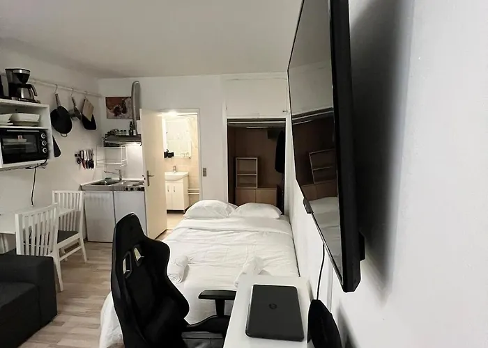 Comfort Cozy Near Airport Lägenhet *